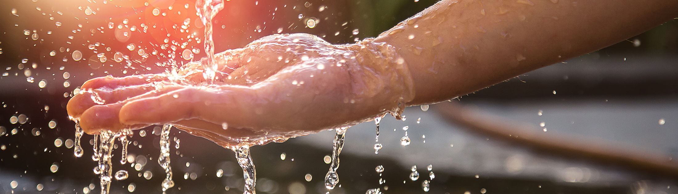 Slideshow PW - Clear water flowing on hand