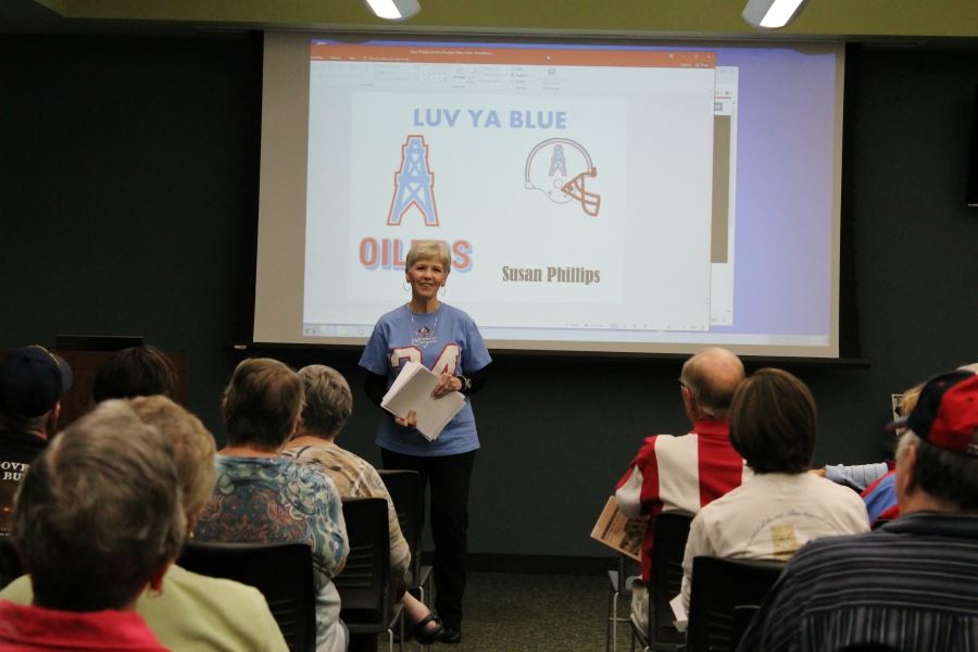 Susan Phillips, Daughter of Bum Phillips, presenting Luv Ya Blue